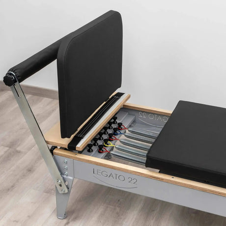 Hegren Jumpboard LEGATO am LEGATO 22 Reformer montiert, schwarz