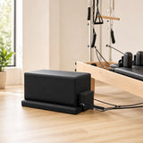 Hegren Pilates Box Modern neben Reformer im hellen Studio