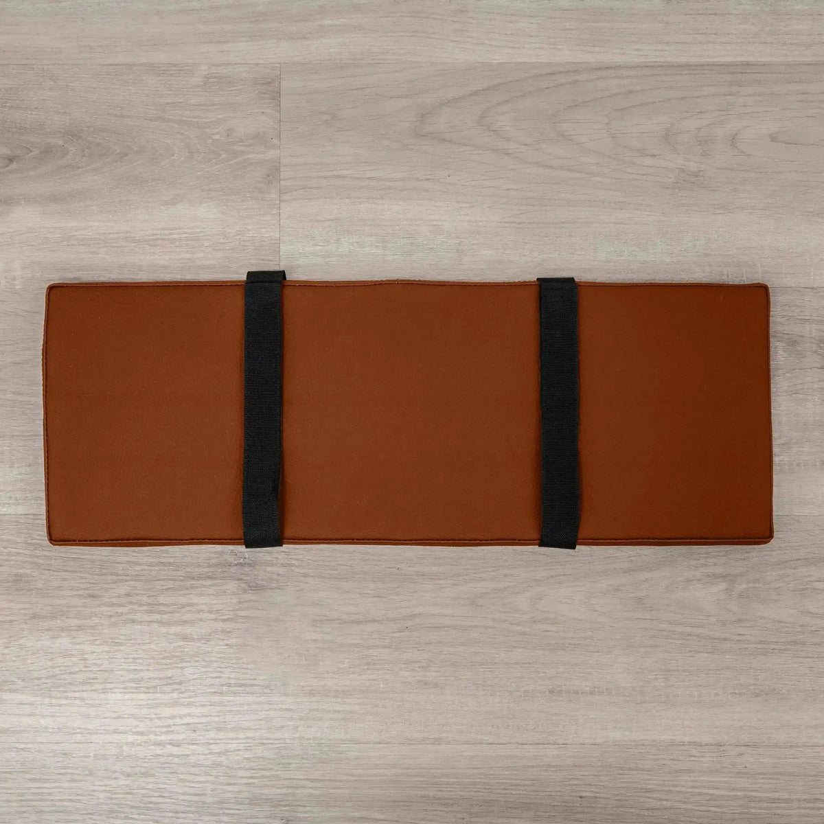 Hegren Platform Pad LEGATO Reformer-Auflage in Braun M32 mit schwarzen Gurten, Draufsicht
