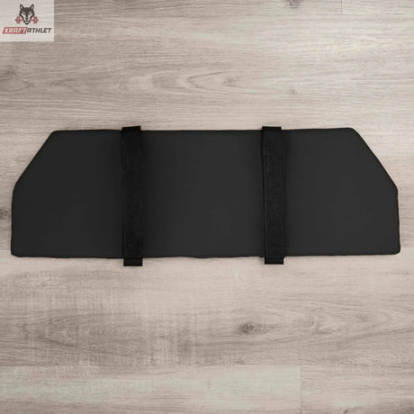 Hegren Platform Pad TALMA Reformer-Auflage, Draufsicht in Schwarz mit Fixiergurten auf Holzboden