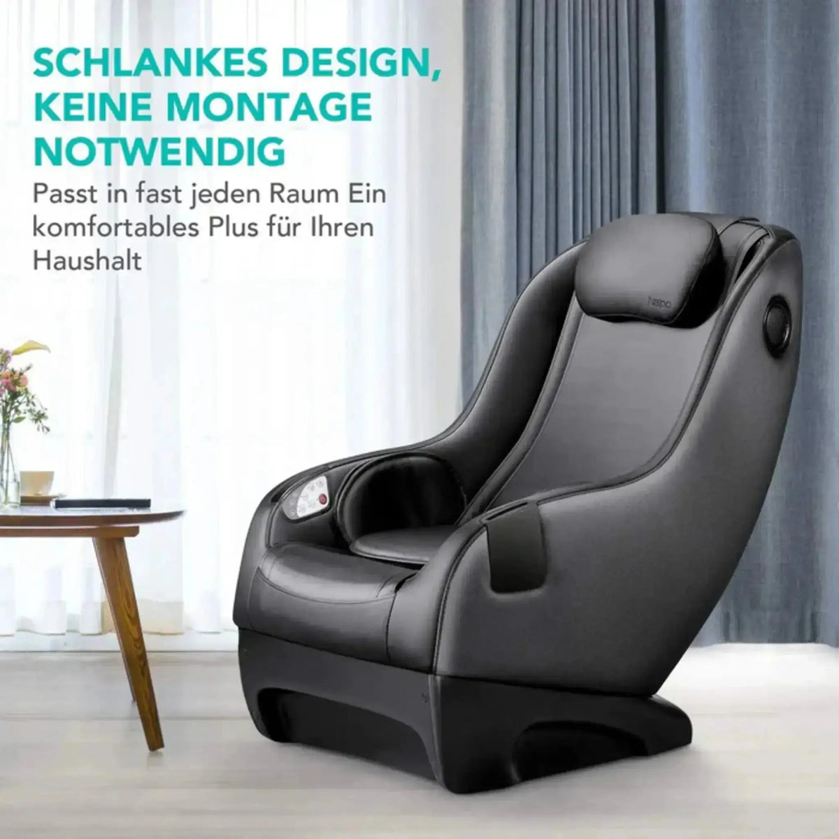 NAIPO Model A SpaceSaver A150 Massagesessel in einem Wohnraum mit Vorhang, Grafik zum Design