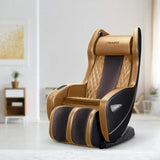 NAIPO Model U ClassicSwing 1900 Massagesessel in Braun, Schrägansicht im Wohnzimmer