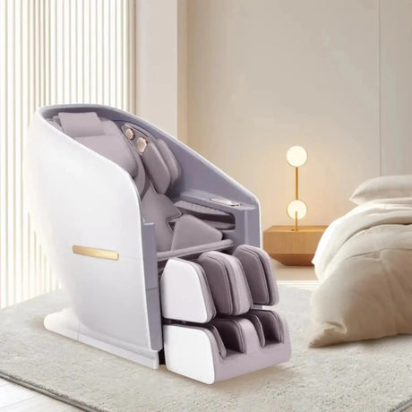 NAIPO SkySuite S80 Massagesessel, in Weiß im hellen Schlafzimmer