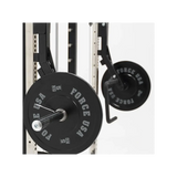 Force USA G6 Jammer Arms an einem All-In-One Trainer, bereit für intensive Kraftübungen.