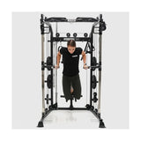  Force USA Dip-Barren angebracht an einem All-In-One Trainer für Dips.