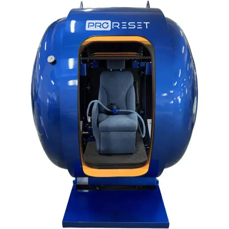ProReset Anatolia Hyperbarkammer – Frontansicht in Blau mit offener Tür und Sitz