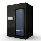 ProReset CryoPro e-Chill Elektrische Kryokammer – Schrägansicht in Schwarz mit Bedienfeld neben der Glastür