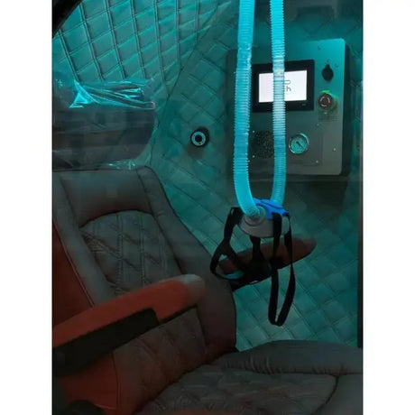 ProReset Zeugma Sitz-Hyperbarkammer – Innenraum mit Sitz, Sauerstoffschläuchen und Maske