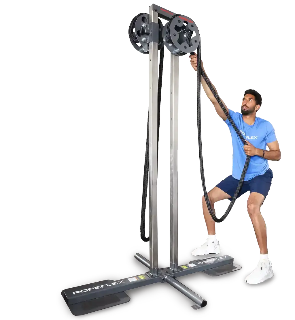 Ropeflex RX1500 Endlosseil-Station – Mann im Ausfallschritt beim Seilziehen an der Station