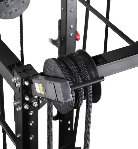 Ropeflex RX2100 Endlosseil-Trainer für Wand und Rack – Detail der Seilrolle und Widerstandseinheit am Rahmen
