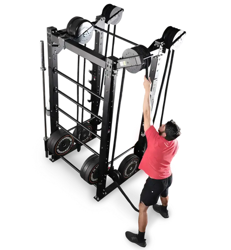 Ropeflex RX2100 Endlosseil-Trainer für Wand und Rack – Froschperspektive beim einarmigen Zug über Kopf