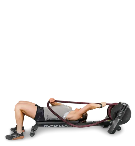 Ropeflex RX2200 Horizontal-Seiltrainer: Person zieht das Seil in Rückenlage auf der Bank