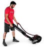Ropeflex RX2200 Horizontal-Seiltrainer: Mann zieht das Seil im Stehen, vorgebeugt
