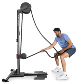 Ropeflex RX2500 Vertikal-Seiltrainer, Mann zieht das Seil in der Kniebeuge