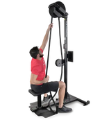 Ropeflex RX2500 Vertikal-Seiltrainer, Mann trainiert sitzend mit Zug über Kopf