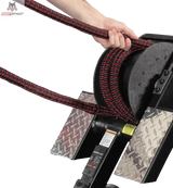 Ropeflex RX3200 Endlosseil-Rudergerät: Detail von Hand, Seil und Trittplatten