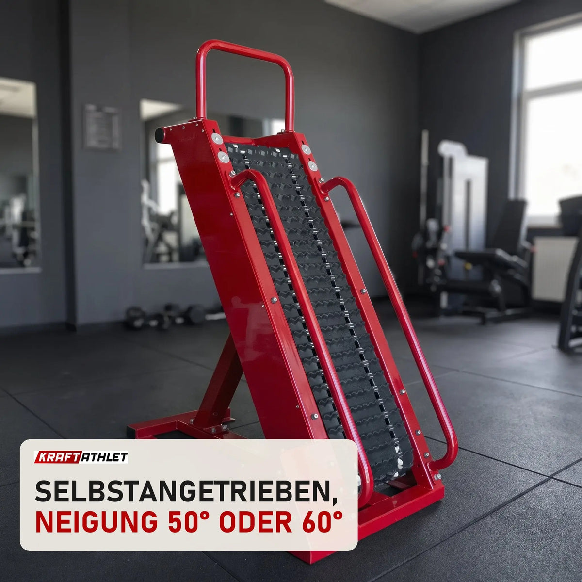 Ropeflex RX4405 Steigband-Trainer in einem fertig eingerichteten Studio mit dunklen Wänden und Gummiboden