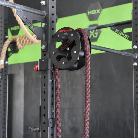 Ropeflex RX505 Endlosseil-Trommel, am Rack montiert mit herabhängendem Seil