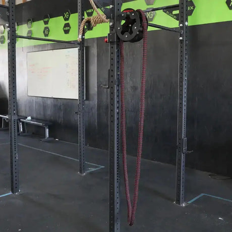 Ropeflex RX505 Endlosseil-Trommel, hoch am Rack montiert mit langem Seil bis zum Boden