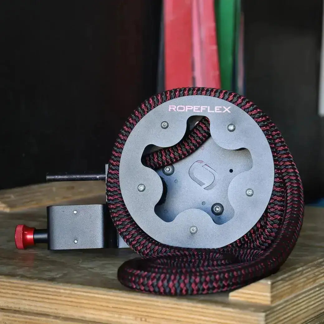 Ropeflex RX505 Endlosseil-Trommel, Nahansicht der Trommel mit aufgewickeltem Seil auf Holzbox