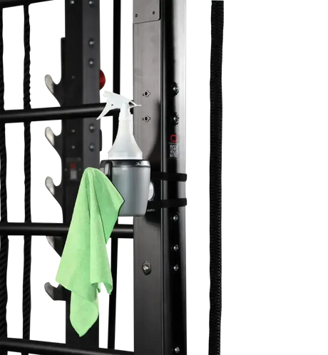 Ropeflex RX8200 Endlosseil-Rig, Detail der Halterung mit Sprühflasche und Handtuch