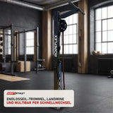 Ropeflex RX90 Trainingsturm in einem fertig eingerichteten Studio mit dunklen Wänden und Gummiboden