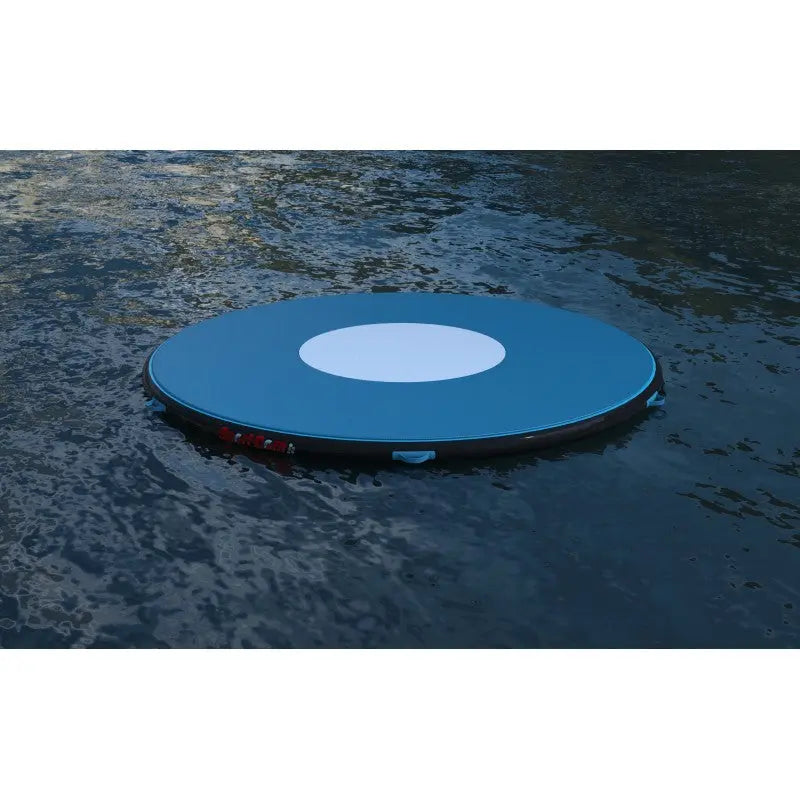 SportCom Aqua-Ringmatte für Kampfsport in Blau schwimmend auf dem Wasser, Ansicht von oben