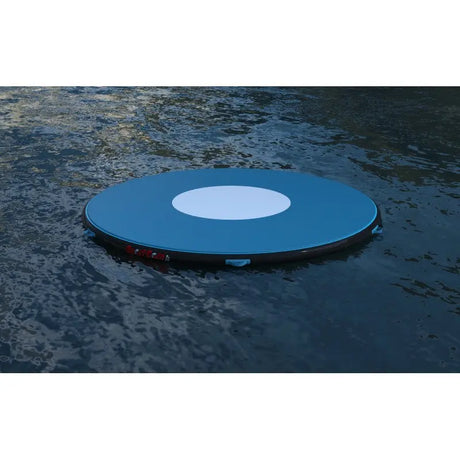SportCom Aqua-Ringmatte für Kampfsport in Blau schwimmend auf dem Wasser, Ansicht von oben