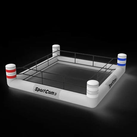SportCom Aufblasbarer Boxring – Variante mit 4 Bannern, Schrägansicht von oben vor dunklem Hintergrund