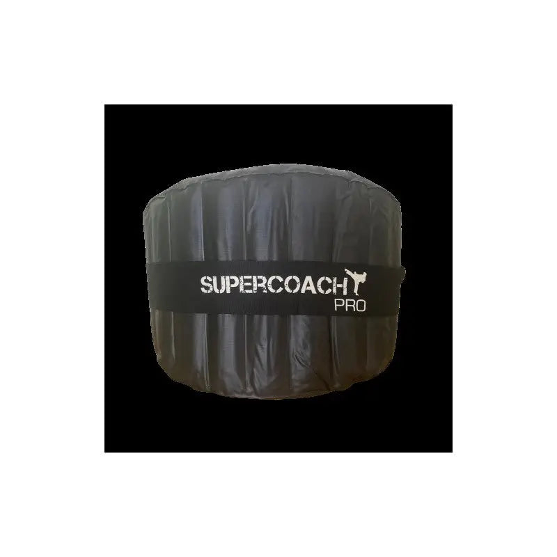 SportCom Aufblasbarer Punchingbelt in Schwarz, Frontansicht mit Supercoach Pro Gurt auf schwarzem Hintergrund