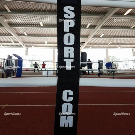 SportCom Boxring-Seiltrenner 8er-Set, Nahaufnahme eines Trenners vor einer großen Trainingshalle
