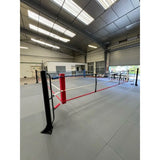 SportCom Ecofix Bodenmontage-Boxring in einer Halle, Ansicht mit roter Ecke im Vordergrund