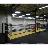 SportCom Ecofix Boxring bodenmontiert auf gelber Mattenfläche in einem Boxstudio mit Hängelampen