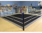 SportCom Ecofix Boxring mit Aluminiumrand, in einer Boxhalle mit Holzboden, Eckansicht