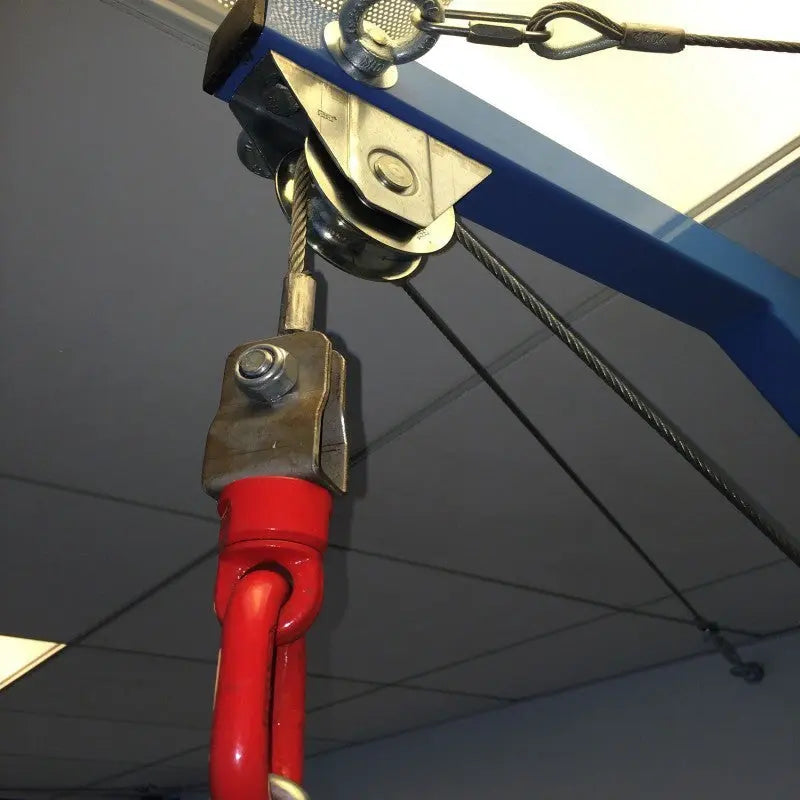 SportCom Feste Sandsackhalterung mit Umlenkrolle, Detail der Umlenkrolle mit Stabilisierungsring