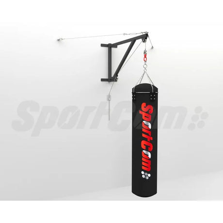 SportCom Feste Sandsackhalterung mit Umlenkrolle, Wandarm mit schwarzem Boxsack, freigestellt