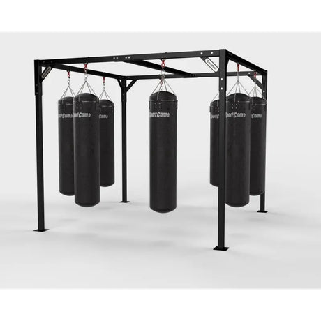 SportCom Fitnessstation für Sandsäcke 3x3 m mit acht schwarzen Boxsäcken, Schrägansicht auf Weiß