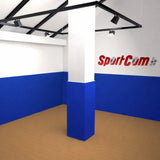 SportCom Flexi-Post Säulenpolster von Dollamur in Blau um eine eckige Säule, Visualisierung im Trainingsraum