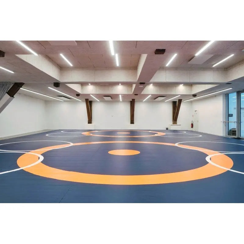 SportCom Flexi-Roll Individualisierung in heller Halle mit orangefarbenen Ringerkreisen