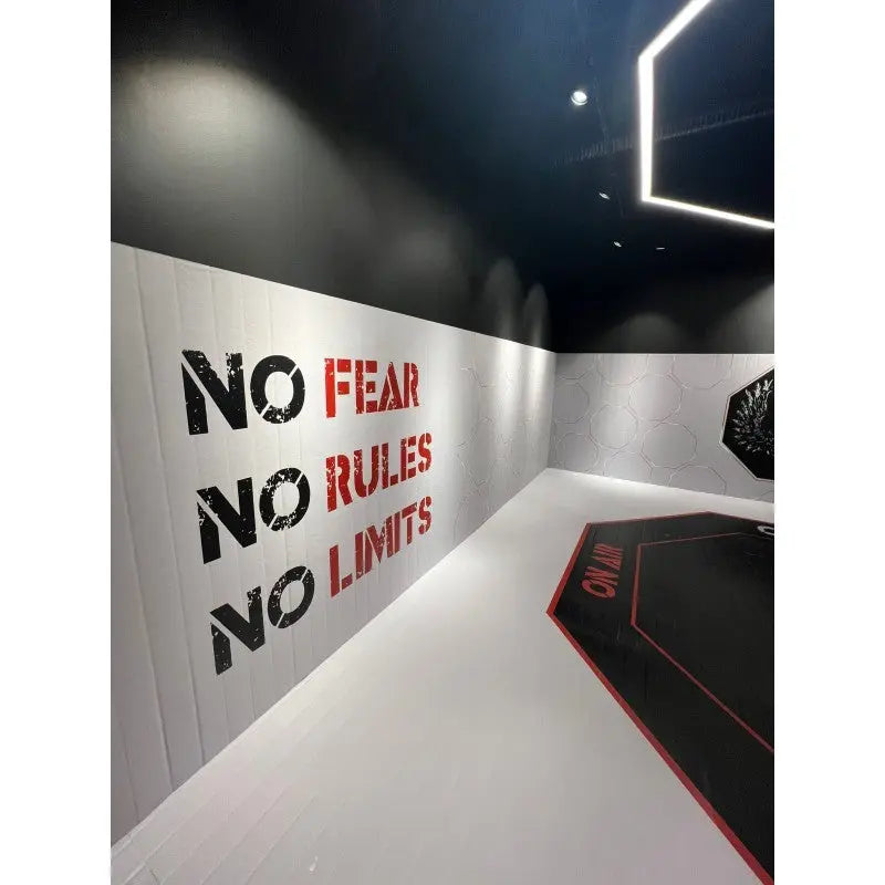 SportCom Flexi-Roll Individualisierung mit bedruckter Wand und Achteck-Logo auf der Matte