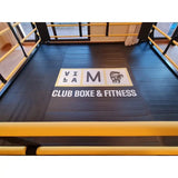 SportCom Flexi-Roll Mattenfläche für Boxringe: Draufsicht auf die Ringfläche mit Club-Logo