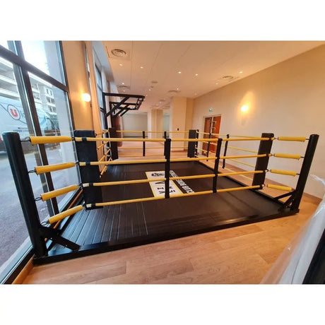 SportCom Flexi-Roll Mattenfläche für Boxringe im Podestring, Ansicht von der Längsseite
