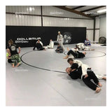 SportCom Flexi-Roll Ringermatte von Dollamur, graue Fläche beim Bodentraining im Kampfanzug