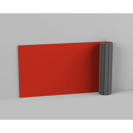 SportCom Flexi-Wall Wandschutz von Dollamur in Rot, Wandpolster teilweise aufgerollt vor grauer Wand