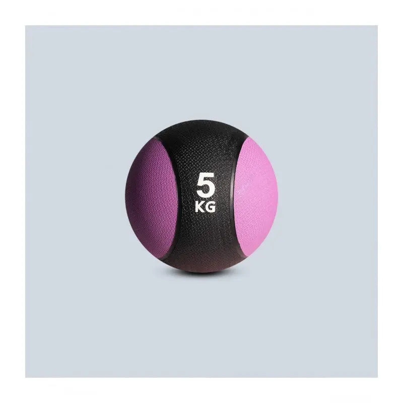 SportCom Gummi-Medizinball von Sveltus 5 kg in Frontansicht, schwarz-violetter Ball mit Gewichtsaufdruck