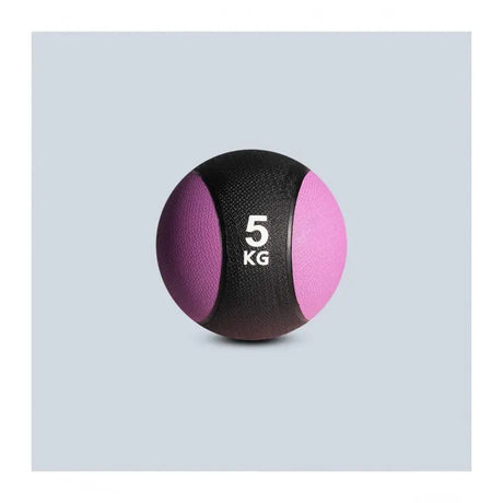 SportCom Gummi-Medizinball von Sveltus 5 kg in Frontansicht, schwarz-violetter Ball mit Gewichtsaufdruck