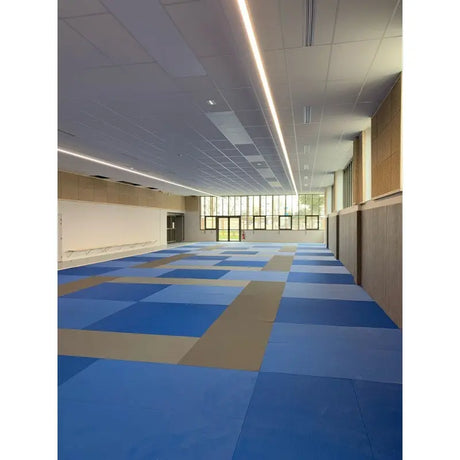 SportCom Judo-Tatami Reisstroh 1 × 1 m, 5 cm, rutschfeste Unterseite, blaue Fläche im Schachbrettmuster, Hochformat