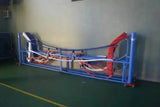 SportCom Klappbarer Boxring zusammengeklappt an der Hallenwand, Blick von vorne
