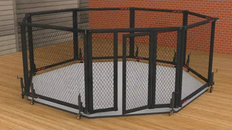 SportCom Klappbarer MMA-Käfig, komplett aufgebaut auf Holzboden