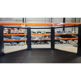 SportCom Klappbarer MMA-Käfig, aufgebaut vor Lagerregalen, Frontansicht